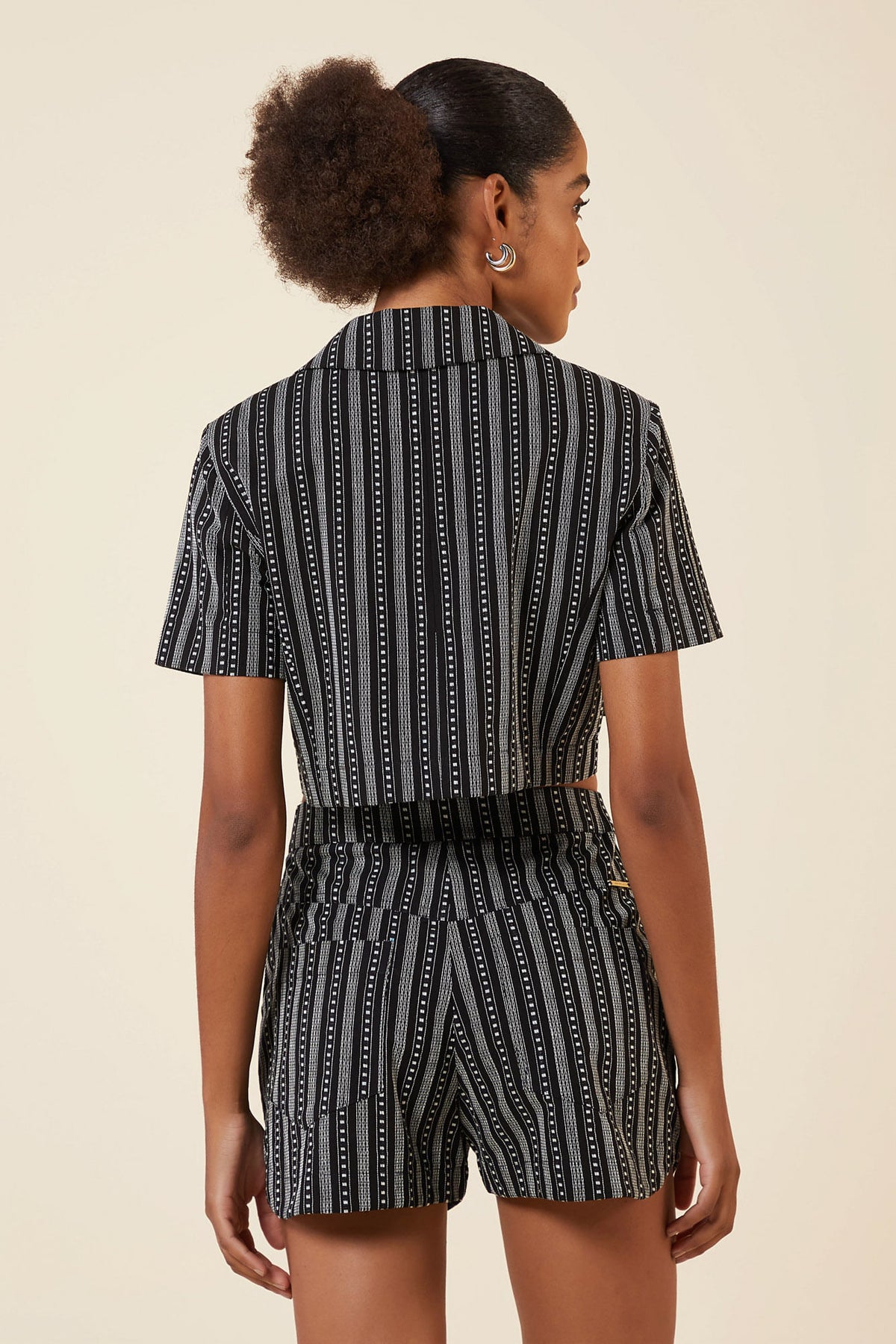 PRETO / CREME