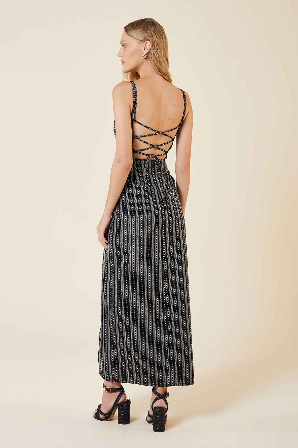 PRETO / CREME