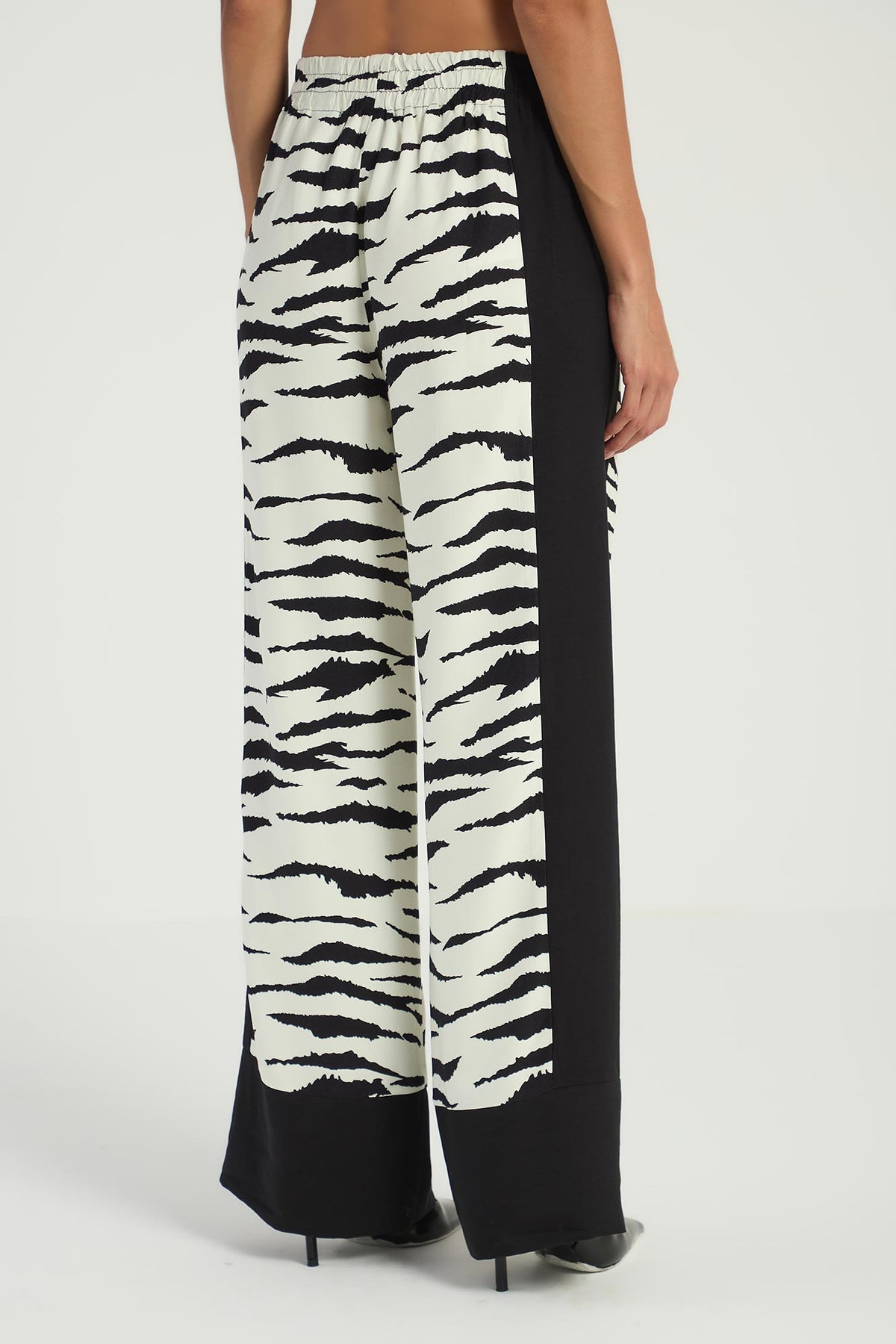 EST ZEBRADA INVERTIDA