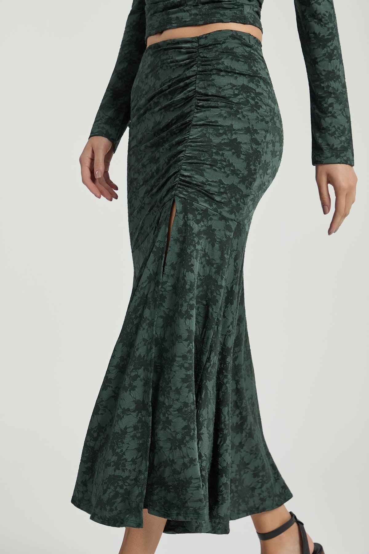 GREEN