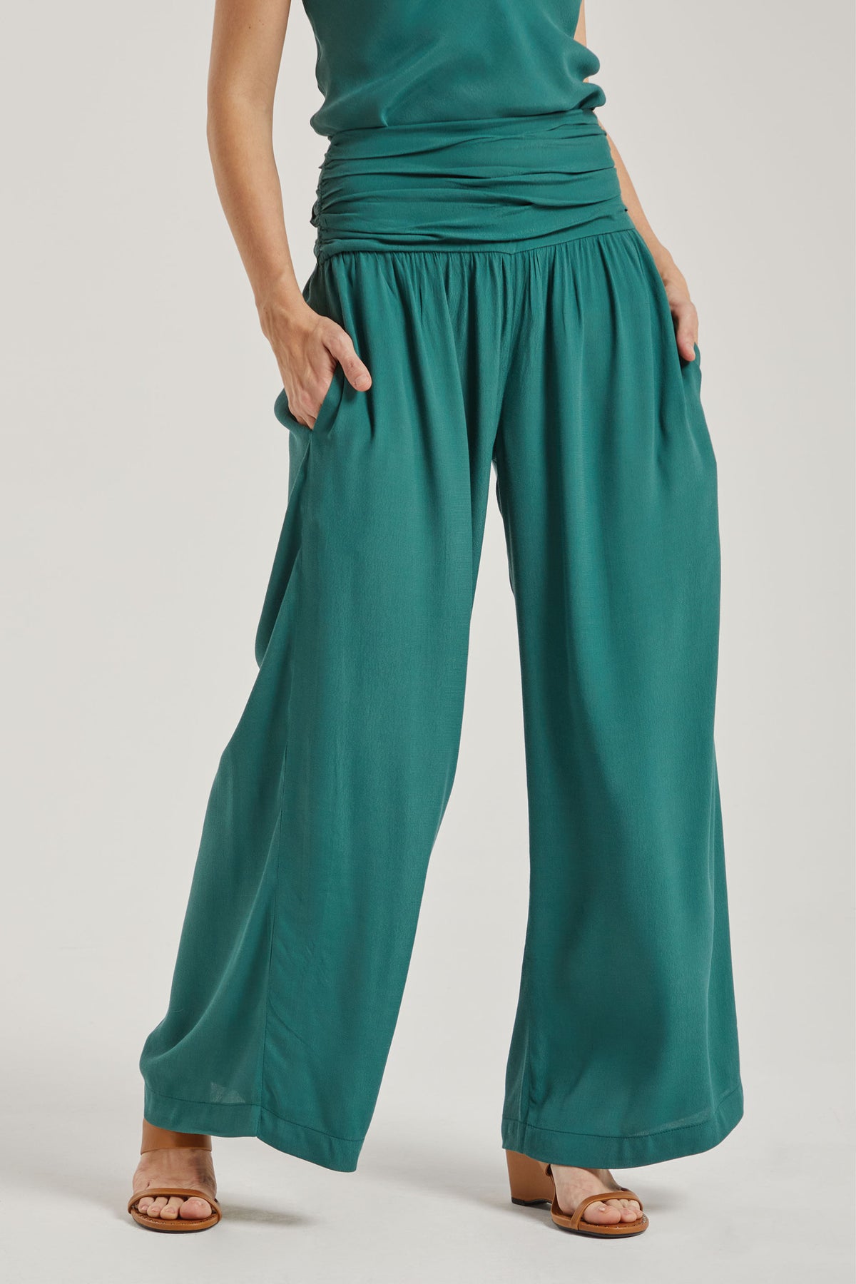 GREEN