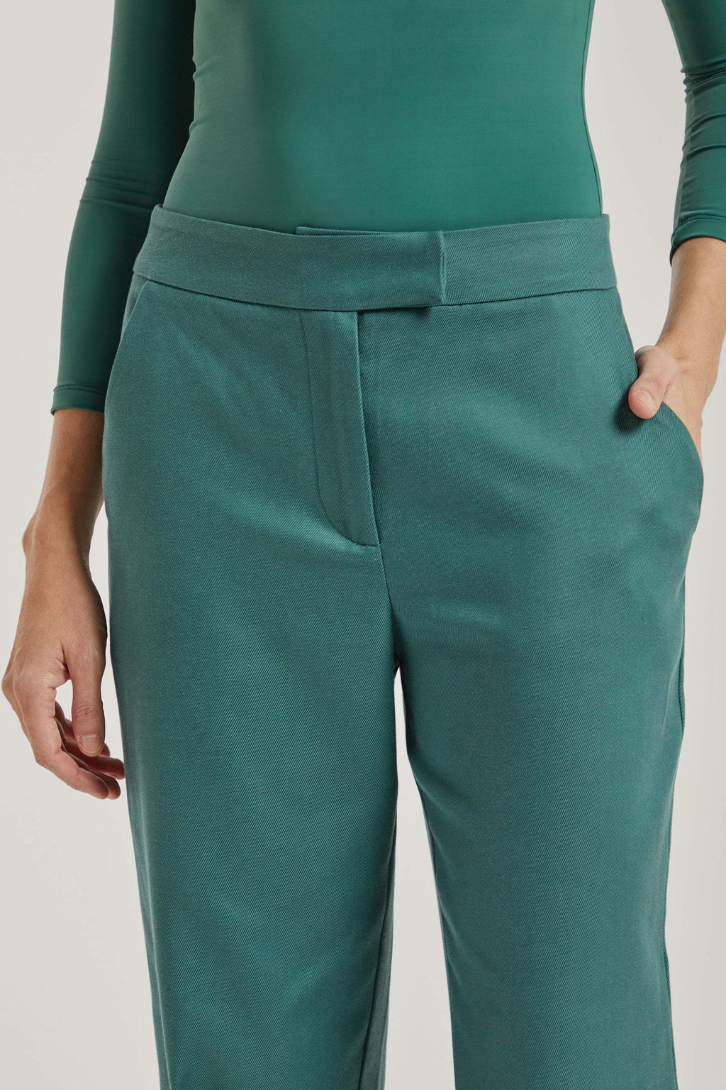 GREEN