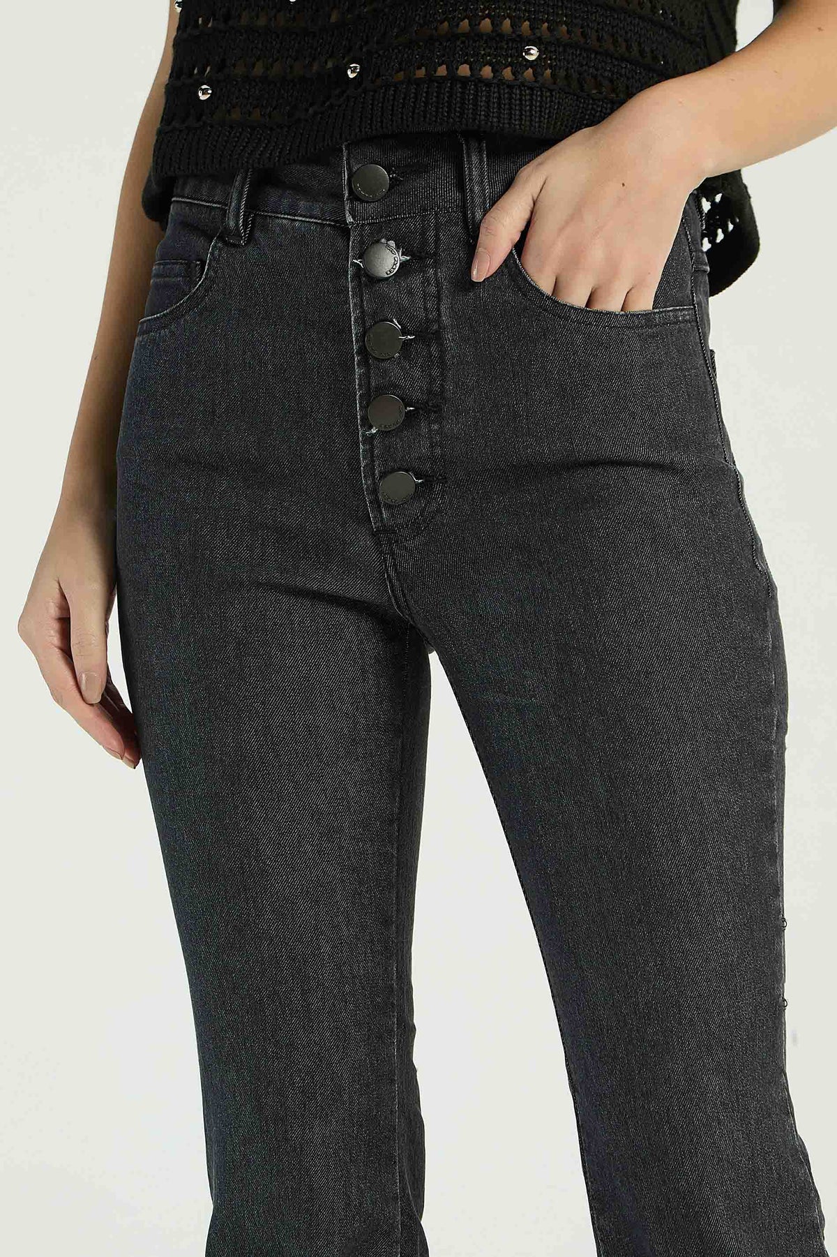 BLACK JEANS
