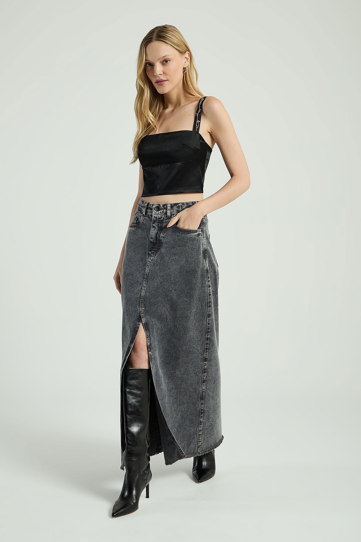 BLACK JEANS