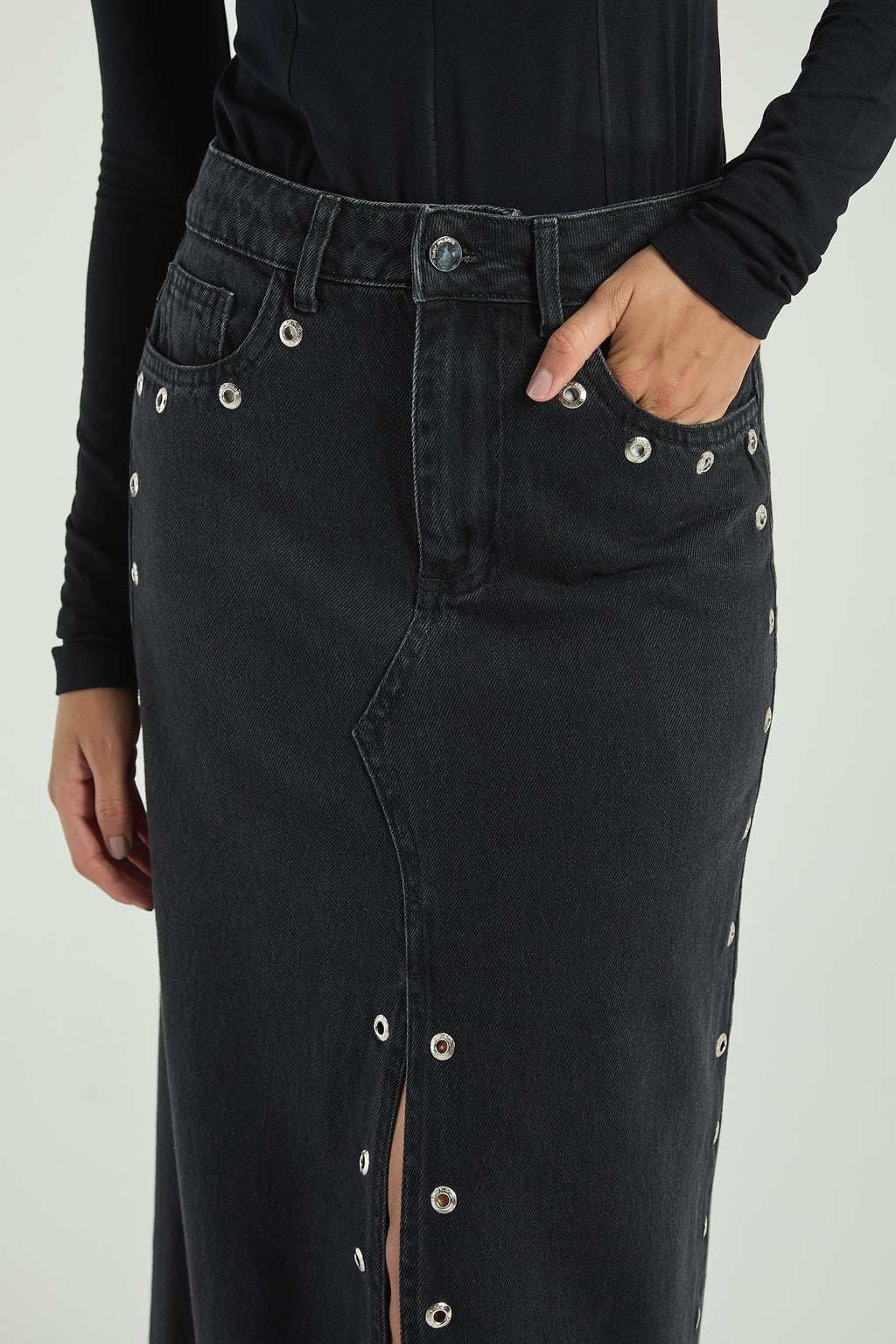 BLACK JEANS