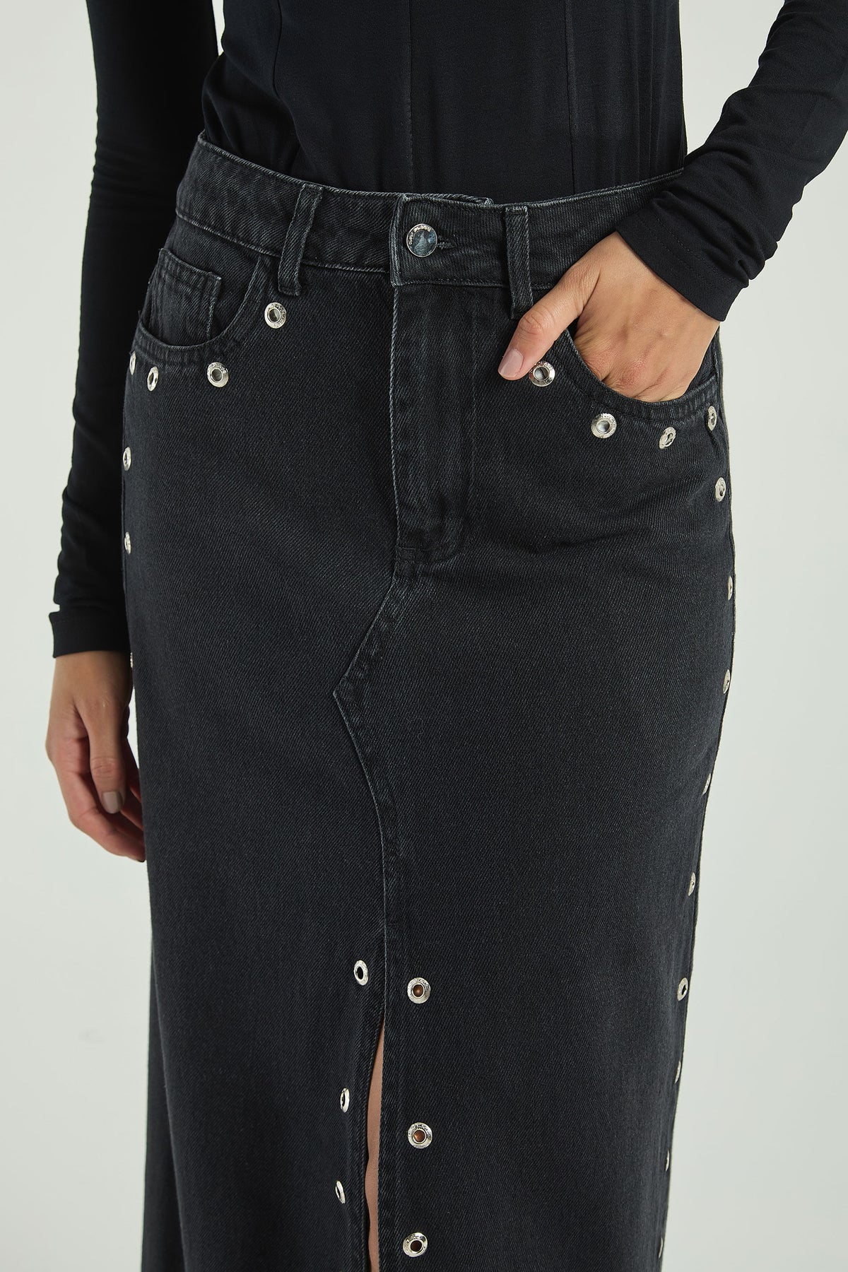 BLACK JEANS