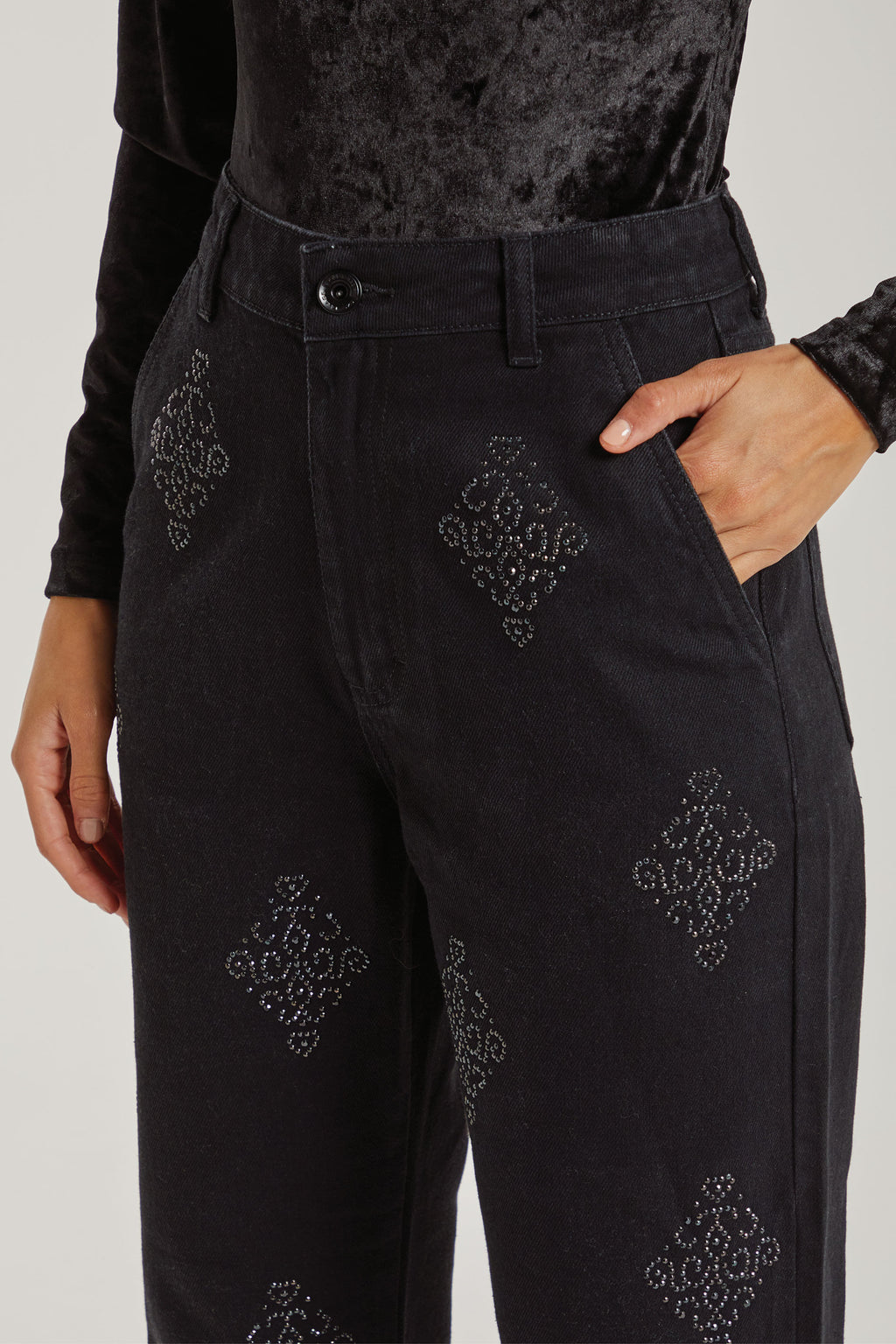 BLACK JEANS